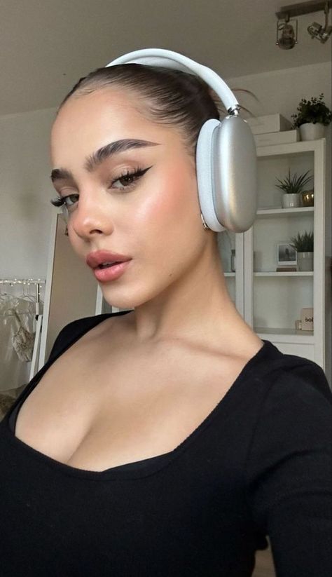 no makeup makeup, clean girl aesthetic, brown eyes, brown hair, makeup, skincare, bts #usa #2024 #bts #makeup Airpods Max, Apple Airpods, A Woman, Headphones, Gym, Makeup, Make Up