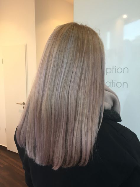 Pastel Blonde Hair, Balayage Hair Blonde Medium, Champagne Blonde Hair, Underlights Hair, Blonde Balayage Highlights, Ash Blonde Balayage, Ash Hair Color, Blond Balayage, Hair Blond