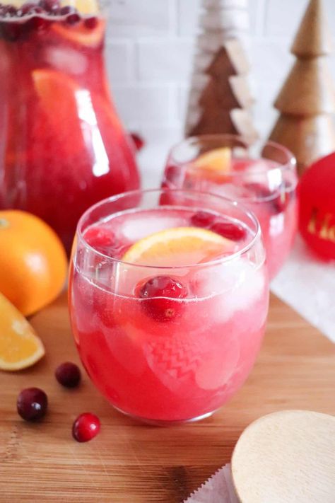 Xmas Punch Recipes, Alcoholic Christmas Punch, Best Christmas Punch, Breakfast Punch, Christmas Party Punch, Non Alcoholic Christmas Punch, Christmas Drinks Nonalcoholic, Holiday Mocktail, Holiday Party Drinks