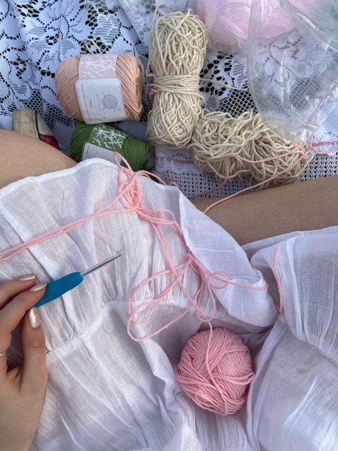 Crochet Picnic, Lovegood Aesthetic, Luna Lovegood Aesthetic, Aesthetic Harry Potter, Crochet Aesthetic, Aesthetic Crochet, Crochet Girls, Luna Lovegood, Harry Potter Series