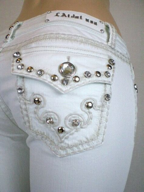 Denim Sewing, Jeans Dama, Bling Jeans, Embellished Clothing, Weekend Outfits, Denim Outfits, Skull Clothing, Knit Denim, Love Jeans