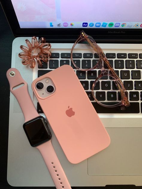 Apple Watch Pink, Apple Watch Colors, Apple Case, Apple Iphone Accessories, Pink Glasses, Iphone Obsession, Iphone Cases Cute, Pink Apple, Pretty Iphone Cases