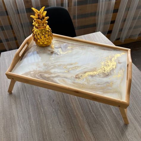 Resin Home Decor. I would love to make something like this one day. Resin Furniture Diy, Resin Tray Ideas, Diy Resin Tray, Seni Resin, Resin Home Decor, Cuadros Diy, Tray Resin, Epoxy Resin Diy, Resin Crafts Tutorial