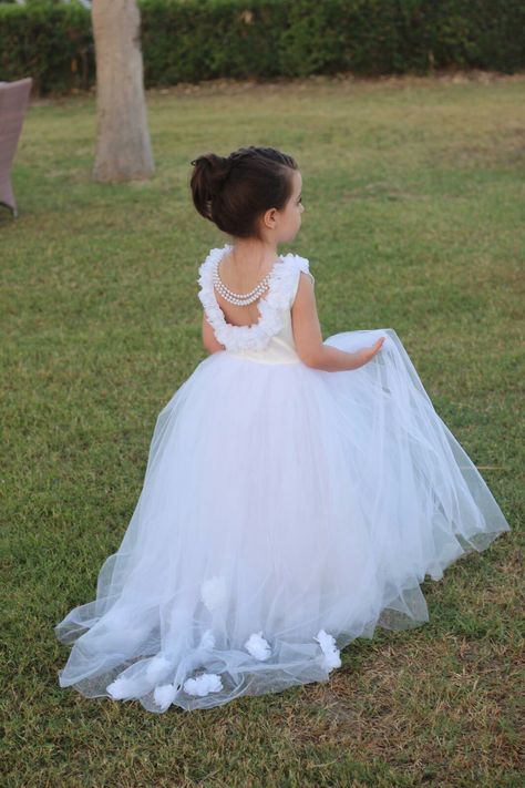 Long Tail Dress, Designer Frocks, Elegant Flower Girl Dress, Flower Girl Dress Baby, Mermaid Trumpet Wedding Dresses, Elegant Fashion Outfits, Fashion Competition, Tulle Flower Girl Dress, Tail Dress