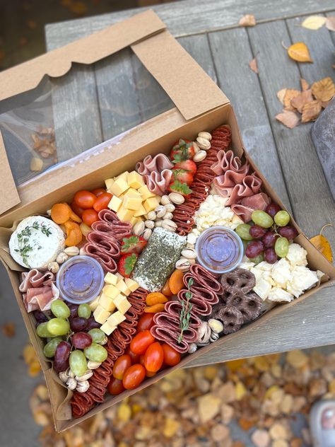 Large Charcuterie Box Ideas, Charcuterie Boxes To Go, Grazing Box Ideas, Food Truck Desserts, 18th Ideas, Graze Boxes, Charcuterie Box, Charcuterie Boxes, Holiday Boards