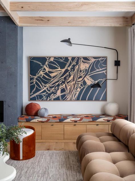 Abstract Accents and Modern Textures Tv Wall With Bench Seating, Built In Bench Seating Living Room, Built In Seating Living Room, Basement Tv Room Ideas, Bench Under Tv, Urban Living Room Ideas, Mid Modern House, Built In Bench Seating, Exterior Color Palette