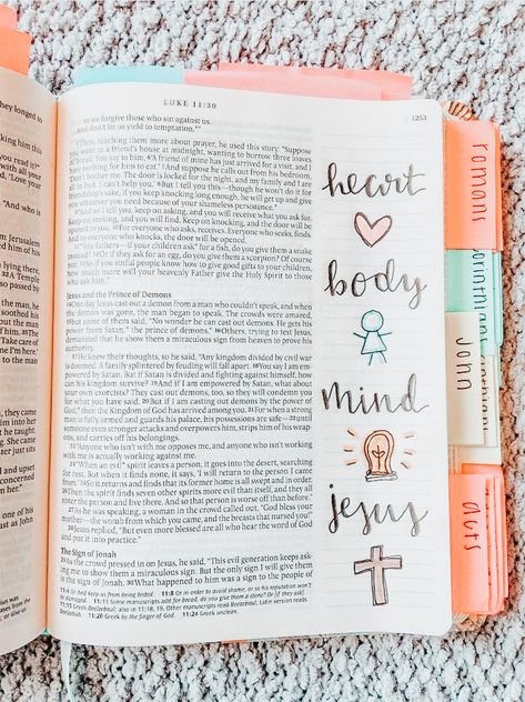 Luke Bible, Open Bible, Bible Drawing, Cute Bibles, Bible Journaling Ideas Drawings, Bible Doodling, Bible Journal Notes, Inspire Bible Journaling, Bible Study Notebook