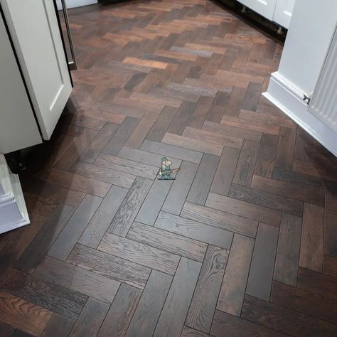 Herringbone Laminate Flooring, Wood Floor Design, Herringbone Wood Floor, Engineered Wood Flooring, Laminate Colours, Herringbone Tile, Engineered Flooring, Solid Wood Flooring, Room With Plants