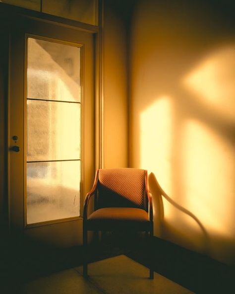 Chair Photography Art, Golden Hour Living Room, Golden Light Photography, Golden Hour Product Photography, Soft Lighting Photography, Interior Photography Ideas, Golden Hour Lamp, Creepy Lighting, Warmth Photography