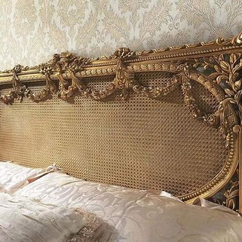 Bedroom Classic Luxury, Royal Furniture Bedrooms, French Design Style, Living Room Drawing, Gilded Furniture, Royal Bed, Louis Xvi Furniture, Cane Bed, Room Drawing