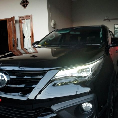 Sewa Mobil Surabaya | Rental Mobil Surabaya Murah.  SR transport - Persewaan Mobil Surabaya - Avanza, Innova, Fortuner, Pajero, Alphard, Vellfire, Toyota Hiace, Elf Long - Harga BERANI MURAH - Garansi Layanan TERBAIK. Pap Pajero, A380 Cockpit, Vellfire Toyota, Airbus A380 Cockpit, Mobil Fortuner, Mobil Pajero, Rental Mobil, Youtube Banner Design, Fashionable Saree Blouse Designs