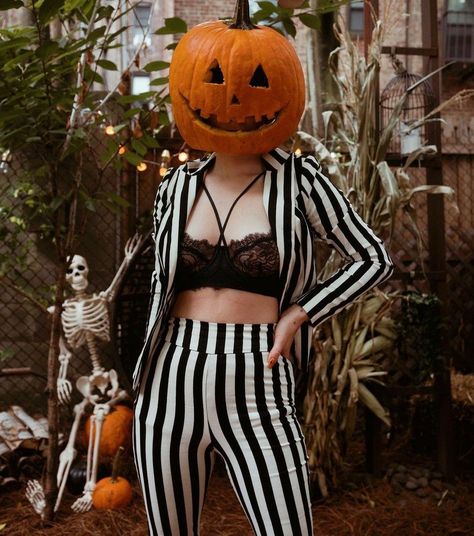 Summerween Aesthetic Outfits, Goth Halloween Costume Ideas, Goth Pumpkin, Spooky Pinup, Halloween Inspired Outfits, Halloween Fashion Outfits, App Filter, October Outfits, Halloween Photography