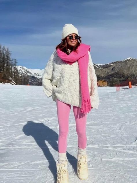 Cute Apres Ski Outfits, Pink Ski Outfit Aesthetic, Snow Looks For Women, Iceland Moodboard, Apres Outfit, Ski Outfits For Women Style, Cute Snow Outfits For Women, Snow Skiing Outfits For Women, Ski Style Women