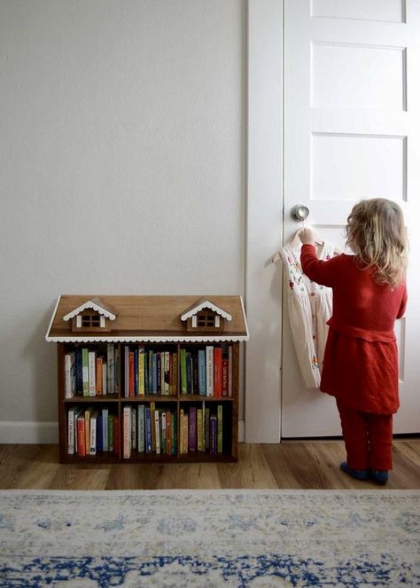 Antique Toy Storage Ideas, Nursery Floor Bookshelf, Antique Kids Room, Book Storage Kids Room, Vintage Girl Nurseries, Cottage Core Toddler Room, Cottage Core Kids Room, Storybook Bedroom, Cottage Kids Room