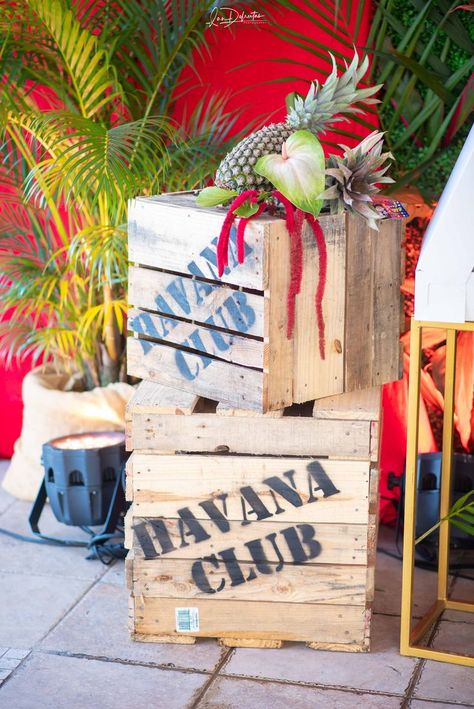 Havanna Nights Party, Havana Theme Party, Night Table Decor, Hedge Backdrop, Havana Nights Party Theme, Miami Vice Theme, Havana Nights Theme, Cuba Wedding, Havana Party