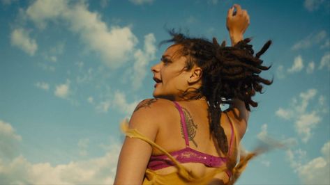 When You Don’t Know The Words To ‘American Honey’ In Trump’s America - MTV Best Indie Movies, Road Trip Film, Andrea Arnold, Road Trip Movie, Sasha Lane, American Honey, Shia Labeouf, Image Film, London Film Festival