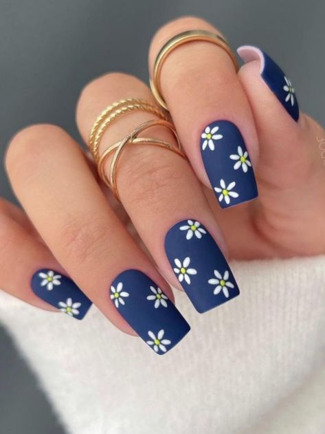 Take your nails from drab to fab with these stunning Korean-inspired dark blue nails—perfect for any occasion Dark Blue Nail Designs, Dark Blue Nail, Natural Looking Acrylic Nails, Dark Color Nails, Nail 2023, Opi Gel Nails, Dark Blue Nails, Minimal Nails Art, New Nail Art Design