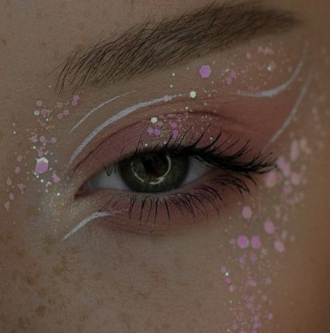 Winx Saga Aesthetic, Flora Aesthetic, Melanie Martinez Makeup, Peachy Lip, Club Makeup, Eyeshadow Designs, Concert Makeup, Fairy Garden Ideas, Flower Makeup