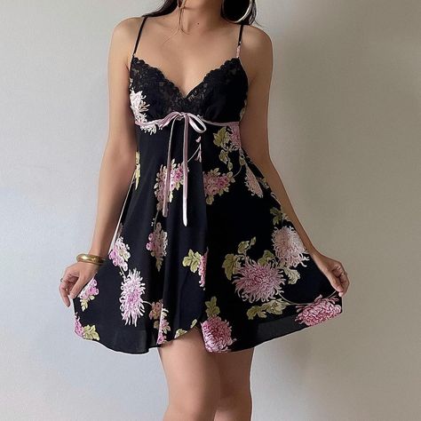 I might be biased but you should probably buy this on Depop 👍 https://depop.app.link/fpXHps0o4zb Vintage Mini Dresses, Sleepwear Fashion, Oscar Dresses, Chiffon Floral, Chiffon Mini Dress, Womens Vintage Dresses, Bridal Lingerie, Floral Chiffon, Dresses Xs