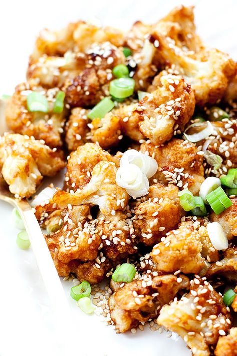 Sesame Cauliflower, Sticky Sesame Cauliflower, Cauliflower Wings, Cauliflower Recipes, Roasted Cauliflower, Vegan Eating, Vegan Dishes, Sesame Seeds, Vegetarian Dishes