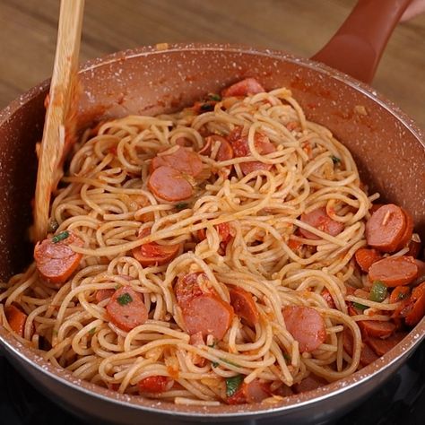 Spaghetti With Sausage, Super Recipes, Delicious Spaghetti, Sauce Spaghetti, Stove Top Recipes, Healthy Food Inspiration, Food Mat, Dump Cake Recipes, Dump Cake