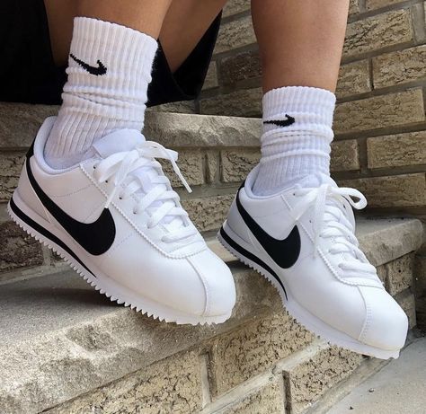 Nike Cortez Outfit, Nike Cortez Women, Nike Cortez Shoes, Cortez Shoes, Classic Cortez, Nike Classic Cortez, Basic Shoes, Dr Shoes, All Nike Shoes