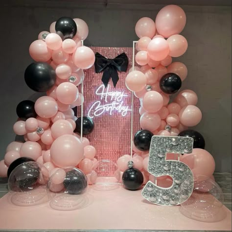 18th Birthday Party Ideas Decoration Black And Pink, Light Pink And Black Party Decorations, Pink Black Birthday Party, Black Pink Birthday Theme Decor, Pink Black And Silver Party Decor, Black And Pink Birthday Party Decoration, Pink Birthday Theme Decor, Black And Pink Party Theme, Black And Pink Balloons