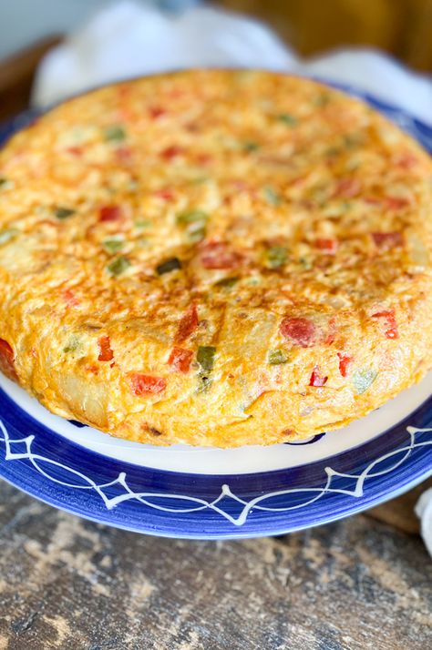 Not your Typical Spanish Omelette | Tortilla Payesa from Girona Spain Omelette Tortilla, Spanish Tortilla Recipe, Spanish Potatoes, Spanish Tortilla, Spanish Omelette, Breakfast Casserole Bacon, Girona Spain, Omelette Recipe, Spanish Dishes