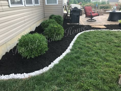 Pebble Landscaping, Landscape Ideas Front Yard Curb Appeal, Front Lawn Landscaping, Front Yard Plants, Mulch Landscaping, Front Garden Landscape, Small Front Yard Landscaping, Front Yard Garden Design, Rock Garden Landscaping