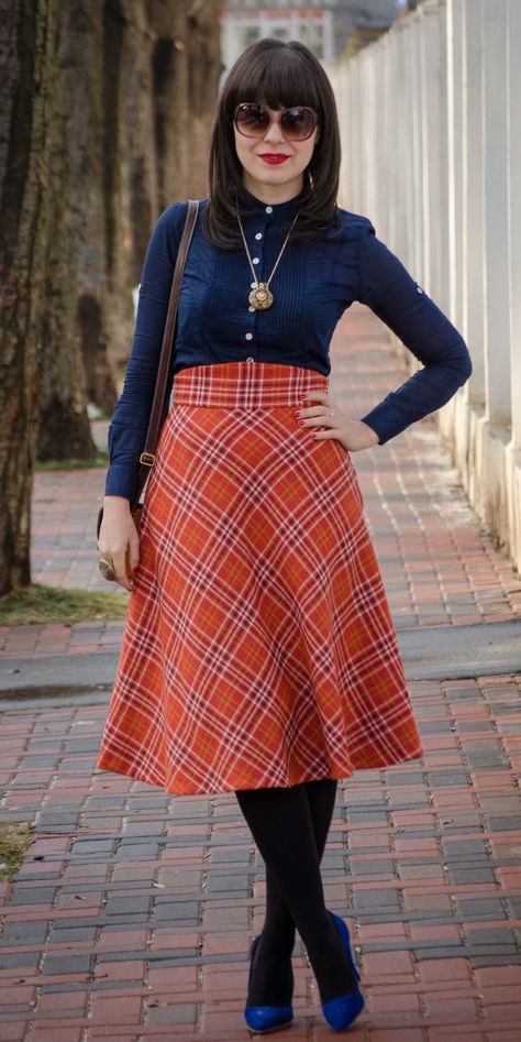 High waist winter skirt High Fashion Skirts, Western Summer Dresses, Tartan Skirt Outfit, Summer Dresses Outfits, Wardrobe List, Sunday Fashion, Western Summer, Visual Clothing, Outfits Skirt