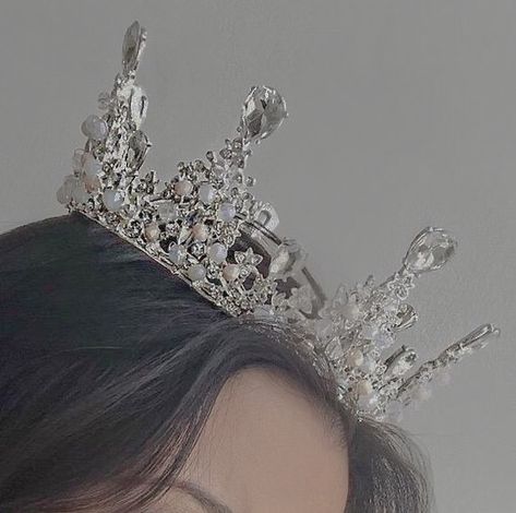 Crown Aesthetic, Aesthetic Pics, Tiara, Crown, Hair