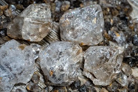 How Diamonds Are Brought to the Surface Herkimer Diamond Meaning, Planets Elements, Earth Crystals, Sore Body, Spiritual Vibration, Diamond Meaning, Body Combat, Crystal Wedding Dress, Crystal Properties