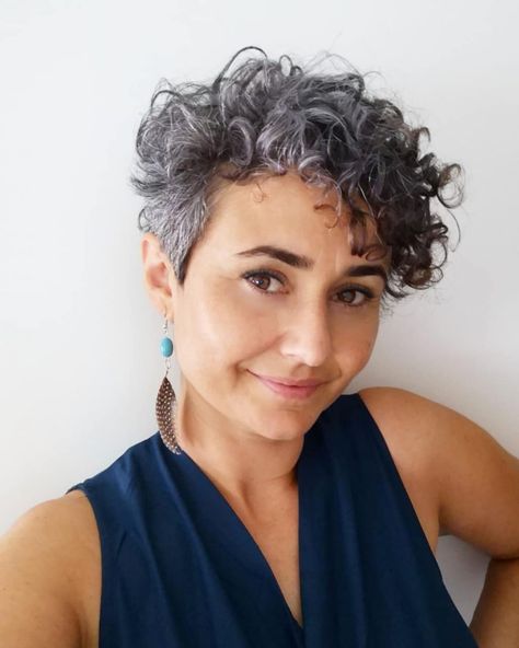 15 Best Pixie Haircuts for Older Women (2020 Trends) Pixie Cut Curly Hair, Kort Bob, Short Curly Hairstyles For Women, Curly Pixie Hairstyles, Short Curly Pixie, Curly Pixie Haircuts, Grey Curly Hair, Curly Hair Photos, Curly Pixie