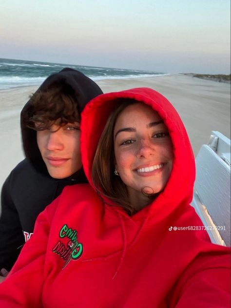 Teenager Couple Picture Ideas, Cute Teenage Couple, Teenage Couple Photos, Teenager Love Aesthetic, Cute Teenage Couples, Cute Couple Goals Teenagers, Ft Pictures, Teenage Relationships, Teen Couple