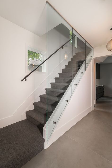 Modern glass railing and wall idea with masculine wall to wall carpeted stair treads. Modern Glass Railing, Glass Staircase Railing, Glass Partition Designs, Glass Railing Stairs, Carpet Staircase, Modern Railing, Modern Stair Railing, Glass Partition Wall, Staircase Railing Design