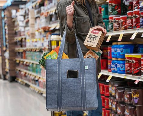 We're constantly looking for ways to lessen our negative impact on the environment, and reusable grocery bags are one of the easiest first steps to take. Best Reusable Grocery Bags, French Market Bag, Mesh Tote Bag, Plastic Grocery Bags, Sustainable Bag, Grocery Shopping Bags, Utility Bag, Insulated Bags, Grocery Bags