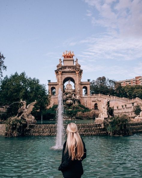 Parc de la Ciutadella in Barcelona has a beautiful fountain and makes for a perfect afternoon stroll. See the perfect itinerary for 3 days in Barcelona! Parc Guell, Balayage Ombré, Visit Barcelona, Photography Beach, Barcelona Travel, Perfect Itinerary, European Vacation, Instagrammable Places, Travel Goals