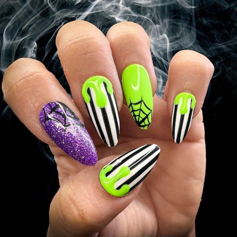 Beetlejuice Halloween Press on Nails, Beetlejuice Nails, Spiderweb Press on Nails - Etsy Oogie Boogey Nails, Bettle Juice Nail Ideas, Beetlejuice Nails Short, Beetlejuice Nail Designs, Vibrant Pink Nails, Beetlejuice Nail Art, Beetle Juice Nails, Green Halloween Nails, Lotus Nails