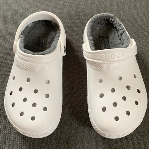 White crocs with gray fur inside Size M 6 W 8 White Fluffy Crocs, Fluffy Crocs Outfit, Crocs Fluffy Inside, White Crocs With Fur, White Fuzzy Crocs, Crocs With Fur Inside, White Crocs Aesthetic, White Crocs Outfit, Fluffy Crocs