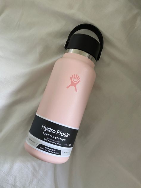 Hydroflask Aesthetic Pink, Pink Hydro Flask, Sanrio Items, Hydro Flask Water Bottle, Trendy Water Bottles, Flask Water Bottle, Cute Water Bottles, Gift Inspo, Pink Girly Things