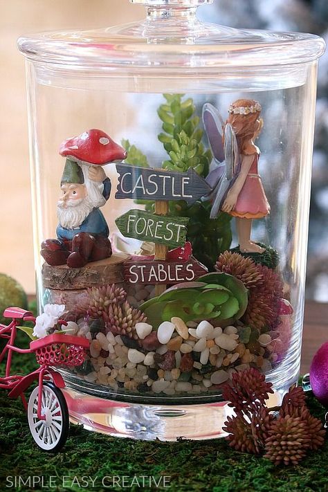 Glass Jar Diy, Gift In A Jar, Fairy Garden Gifts, Plants In Jars, Fairy Garden Birthday Party, Miniature Fairy Garden, Creative Circle, Garden Party Birthday, Garden Birthday