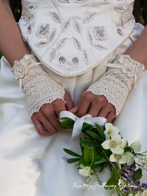 Wedding Crochet Patterns, Crochet Wrist Warmers, Gloves Crochet, Glove Pattern, Crochet Gloves Pattern, Gloves Pattern, Crochet Wedding, Wedding Items, Crochet Fingerless Gloves