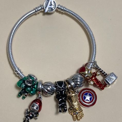 Pandora Marvel Heroes Burning Power Rally Bracelet Set Avengers Bracelet, Avengers Infinity Stones, Pandora Marvel, Avengers Captain America, Avengers Iron Man, Infinity Stones, Thor's Hammer, Man Black, The Avengers