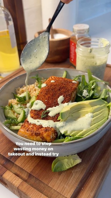 SAUCY SALMON BOWL - @SHREDHAPPENS . If you like easy healthy meals and easy sauces that you want to slather on everything, then make this… | Instagram Easy Sauces, Low Calorie Sauces, Easy Healthy Meals, Salmon Bowl, Healthy Food Dishes, Health Dinner Recipes, No Carb Diet, Keto Meal Plan, Bowls Recipe