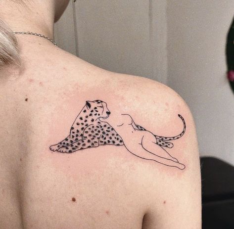 Underbutt Cheek Tattoo, Mid Back Tattoo Women, Mask Tattoos For Women, Upper Shoulder Tattoos For Women, Cheetah Tattoo For Women, Feminine Strength Tattoo, Flash Tattoo Feminina, Strength Tattoo Ideas, Cheetah Tattoo