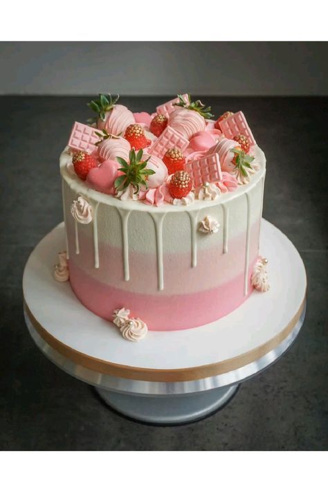 Strawberry Cake Decorations Design, Strawberry Cake Ideas Decorating, Cake Ideas With Strawberries, Strawberry Cake Decorations Birthday, Strawberry Cake Designs, Strawberry Cake Design Ideas, Light Pink Birthday Cake, Elegant Pink Cake, Strawberry Drip Cake