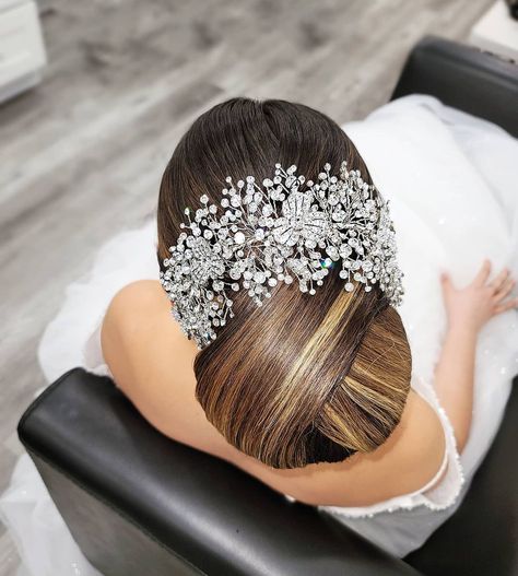 Chic low bun accented with a fabulous crystal headpiece by Bridal Styles Boutique for a glamorous effect! Hair Beauty by Vanessa. Chic Low Bun, Bridal Accesories, Bridal Styles, Crystal Headpiece, Low Bun, White Gowns, Bridal Headpieces, Gorgeous Hair, Hair Accessory