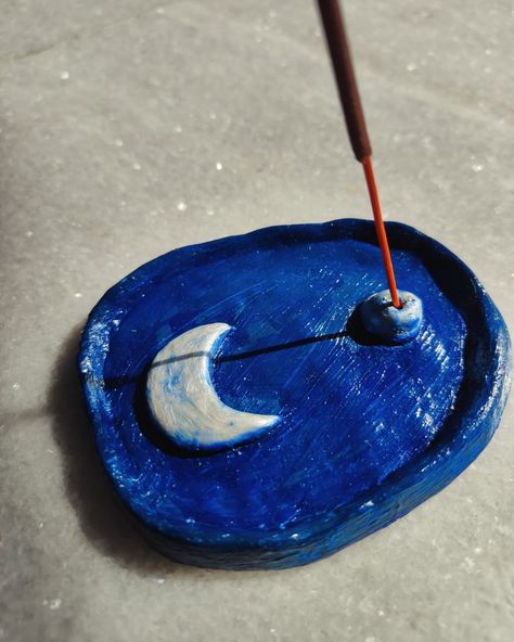 Making your Monday a little bit better with pictures of this super cute incense stick holder because we all need a little pick me up before the work week starts no? 🌙💙✨ Happy Monday! 🤍 . . . . . #handmadelove #handmadedecor #handmadewithlove #incensestand #incensestickholder #agarbattistand #clayart #clayincenseholder #moonart #swathikdesigns [ clay, incense stick holder, handmade, handmade product, handmade decor, home decor, incense holder, moon, diy art, therapeutic art, art and craft, ... Clay Incense, Incense Stick Holder, Therapeutic Art, Incense Sticks Holder, Diy Holder, Handmade Decor, Cute Clay, Diy Crafts Hacks, Crafts Hacks