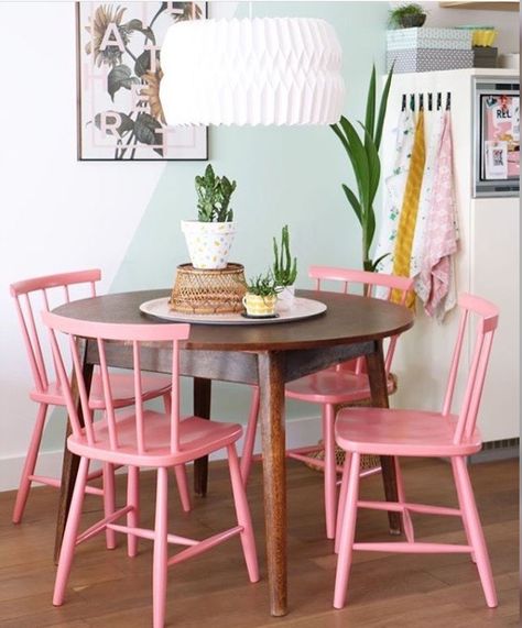 Pink Dining Rooms, Kursi Bar, Vintage Dining Room, Creative Wall, Retro Home Decor, Retro Home, Dining Room Design, Cheap Home Decor, Room Table