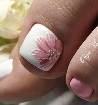 Pedicures With Flowers, Pedicure Ideas Flower, Toe Nail Designs Flower, Flower Toe Nail Designs, Floral Pedicure, Classy Pedicure, Flower Pedicure Designs, Flower Pedicure, Flower Toe Nails